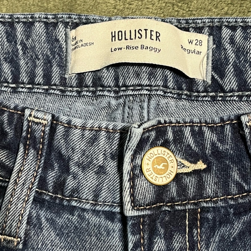 Hollister Blue Denim Low-Rise Jeans with bow pockets size 6R waist 30 inches